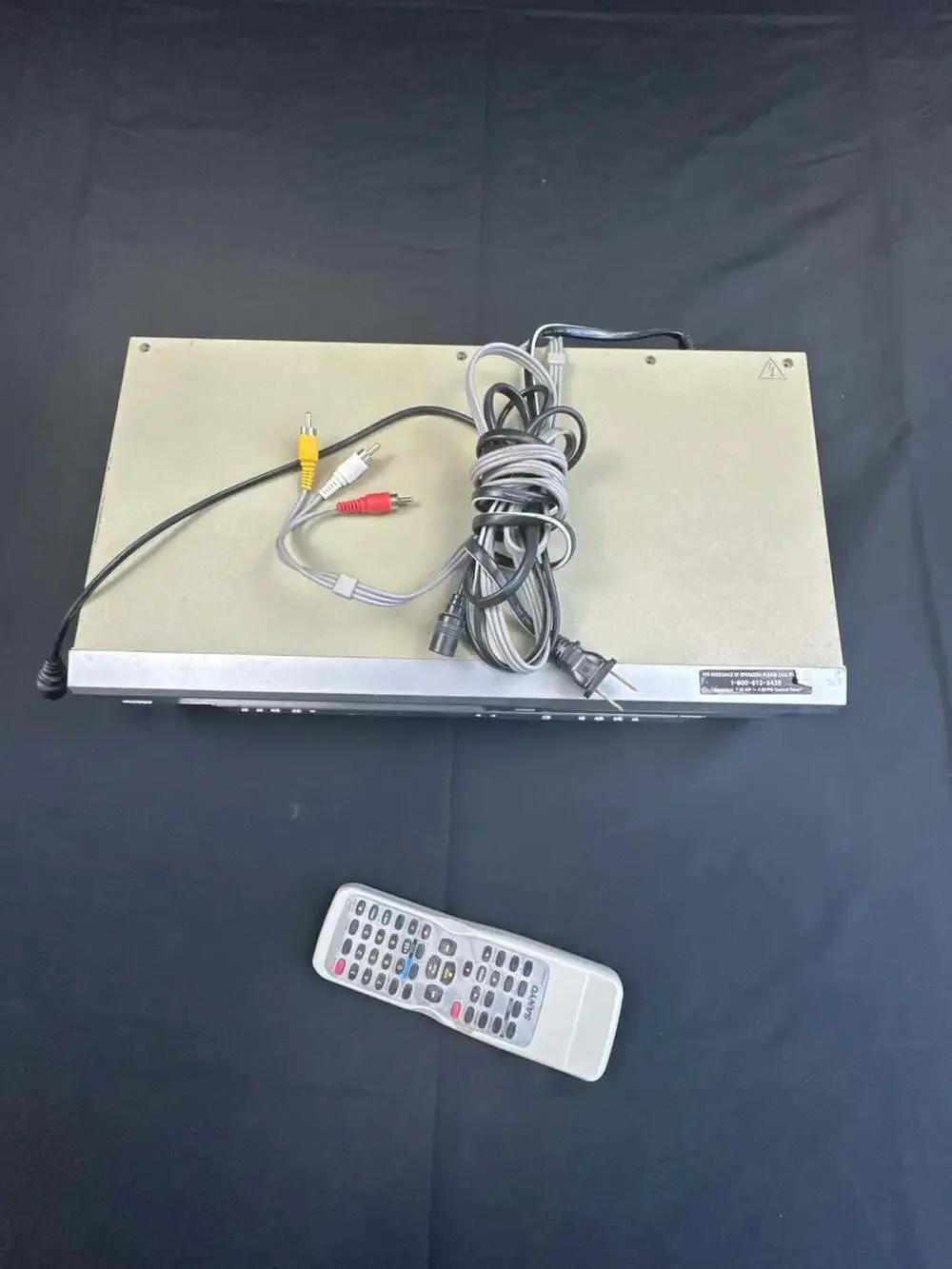 Sanyo DVW-7200 DVD Player & Video Cassette Recorder Combo with Remote